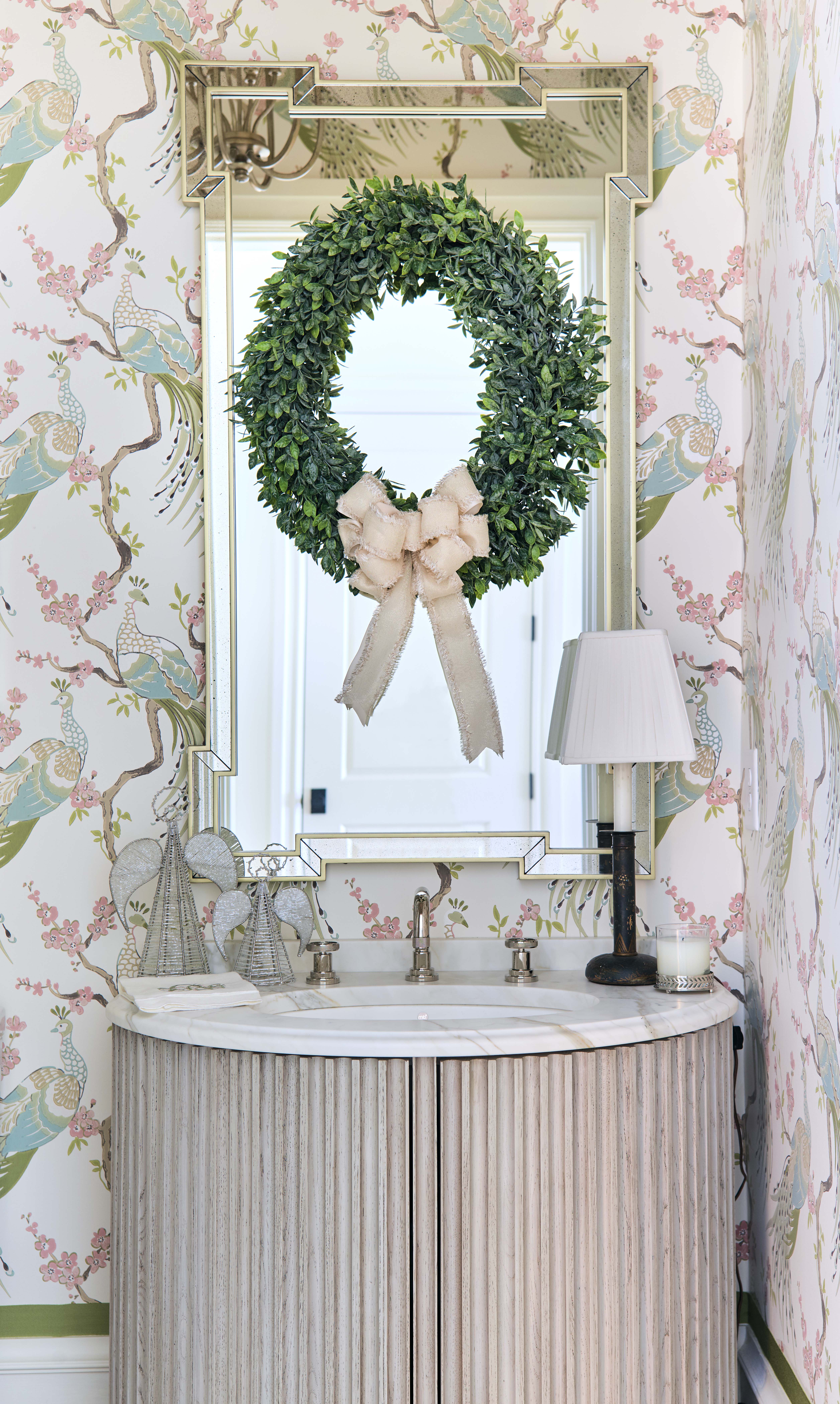 Ground Floor Powder Design by Susan Brady Interiors at the Home for the Holidays Designer Showhouse on Stuffy Muffy.